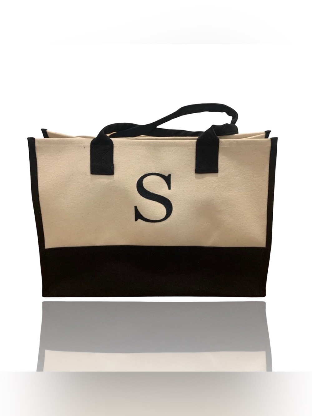 Monogrammed "S" tote bag. - Picture 1 of 4